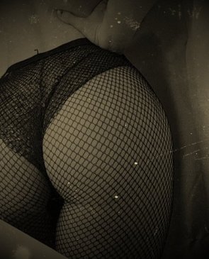 Стефани, 24